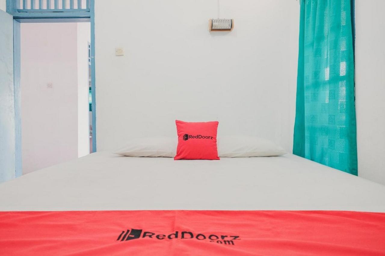 Hotel Reddoorz Near Pantai Florida Anyer Serang Exteriér fotografie