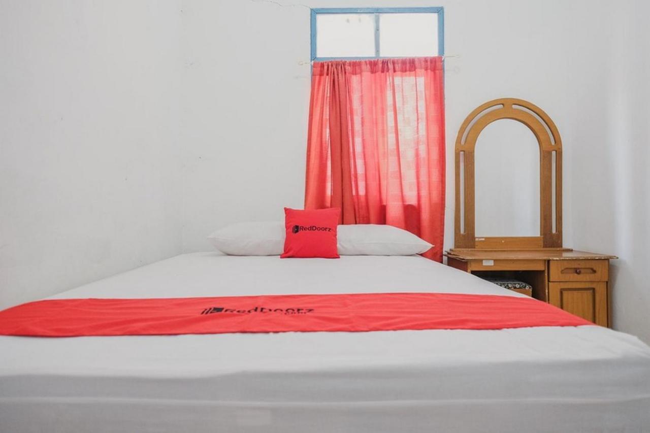 Hotel Reddoorz Near Pantai Florida Anyer Serang Exteriér fotografie