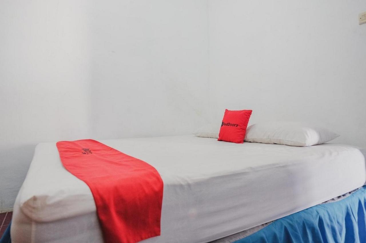 Hotel Reddoorz Near Pantai Florida Anyer Serang Exteriér fotografie